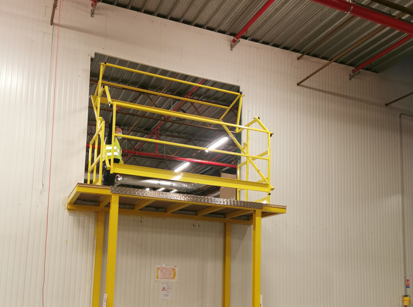 Barrières écluses Mezzalp : protégez vos zones de chargement et vos quais contre les chutes avec des barrières écluse adaptées à vos flux.