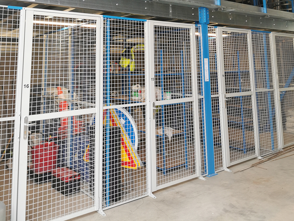 Délimitez vos espaces de stockage avec les cloisons grillagées Mezzalp à Lyon.