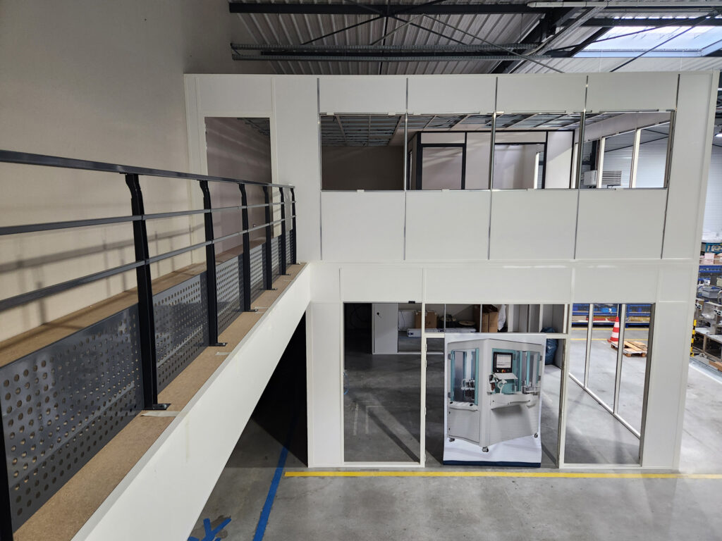 Mezzalp créé vos bureaux grâce aux cloisons amovibles industrielles près de Valence.
