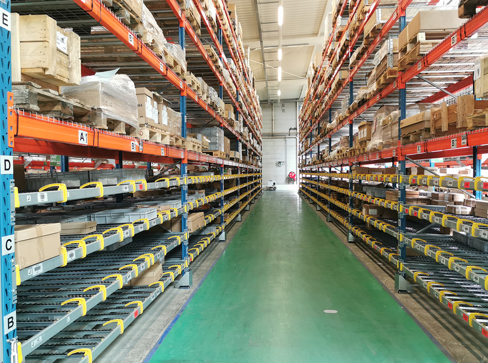 Rayonnages industriels : optimisez votre stockage avec les solutions d'agencement industriel Mezzalp.