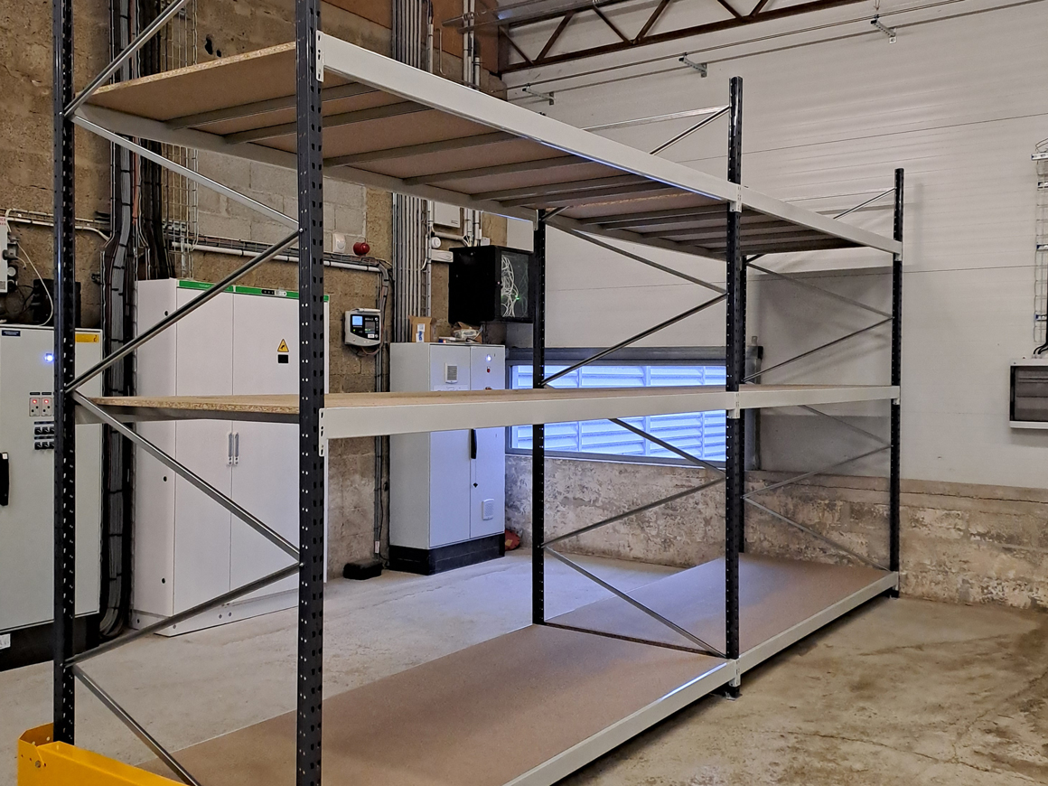 Rayonnage semi-lourd Mezzalp pour votre stockage industriel à Lyon.